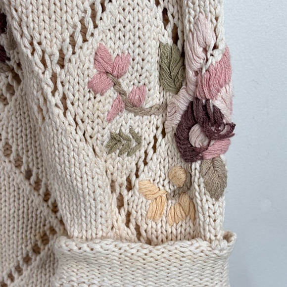 Vintage 90s Granny Sweater L Hand Embroidered Floral Cottage Granny Chunky Ivory - Picture 4 of 11